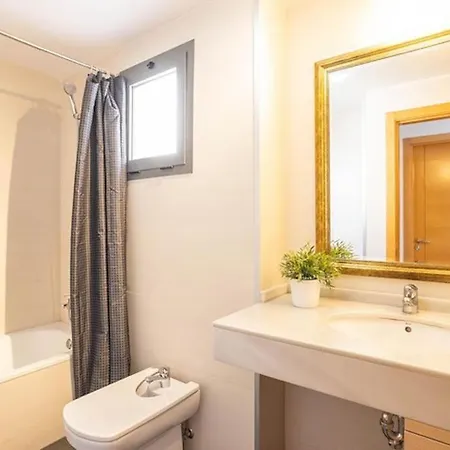 Penthouse With Amazing Sea Views And Parking نيرخا
