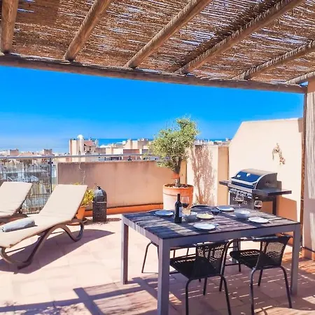 Penthouse With Amazing Sea Views And Parking شقة نيرخا